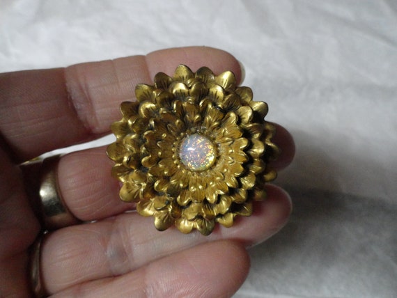 Vintage Women's Fur or Dress Clip Opal Like Glass… - image 4