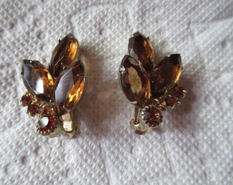 Vintage Women's Large Light Brown & Peach Earrings Champagne Colored Marquise Gold Tone 1950s 1960s Rhinestones Clip on Earring Non Pierced