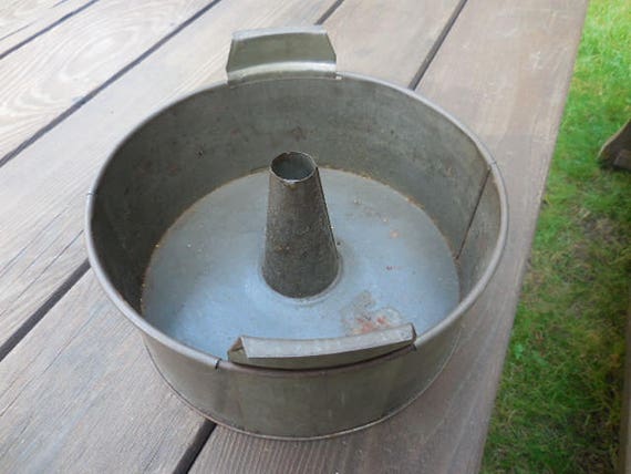 Cake pan top with removable sides