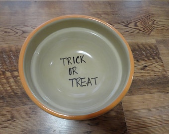 Vintage Harry & David Large Ceramic Halloween Candy Bowl Heavy Handmade Trick or Treater Bowl Black Cat, Bat, Pumpkin 1980s 1990s