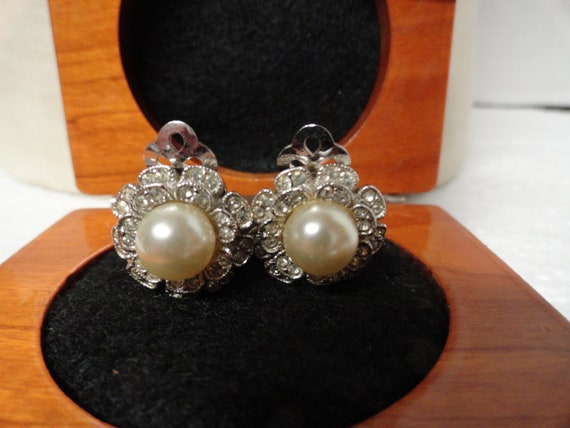 Vintage Women's Napier Small Faux White Pearl Ear… - image 4
