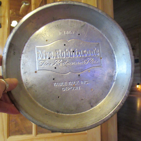 Vintage Mrs. Robinson's Metal Pie Tin Pie Plate Metal Dessert Pan Retro Kitchen Wall Hanging Table Talk Inc. 194s0 to 1960s