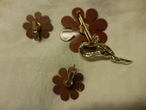 Vintage Women's Brown & Gold Pin and Earrings Set… - image 7