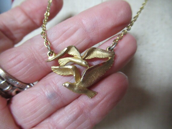 Vintage Women's Gold Tone Double Seagull Necklace… - image 2