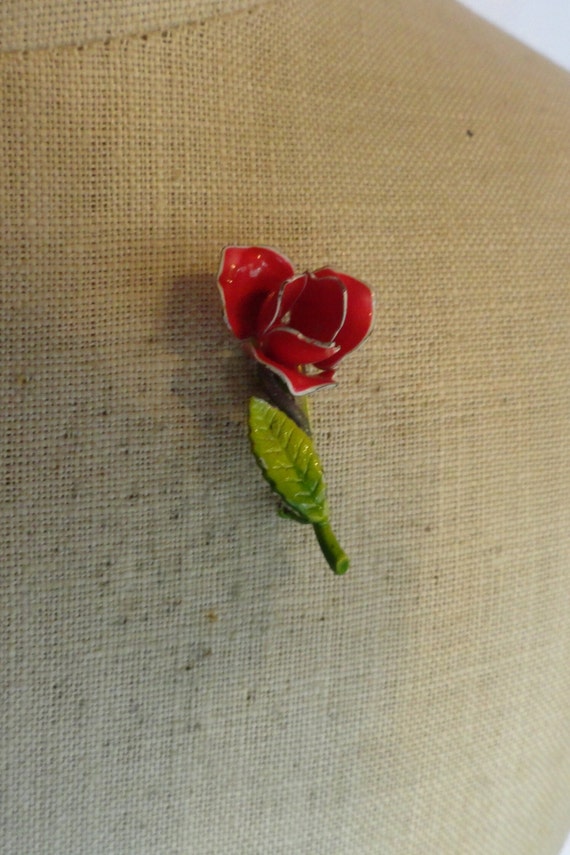 Vintage Women's Red Enamel Rose Bud Pin Tiny Broo… - image 3