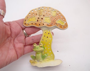 Vintage Mushroom, Frog Earring Holder, Revere Metal, 1970s, Yellow, Green