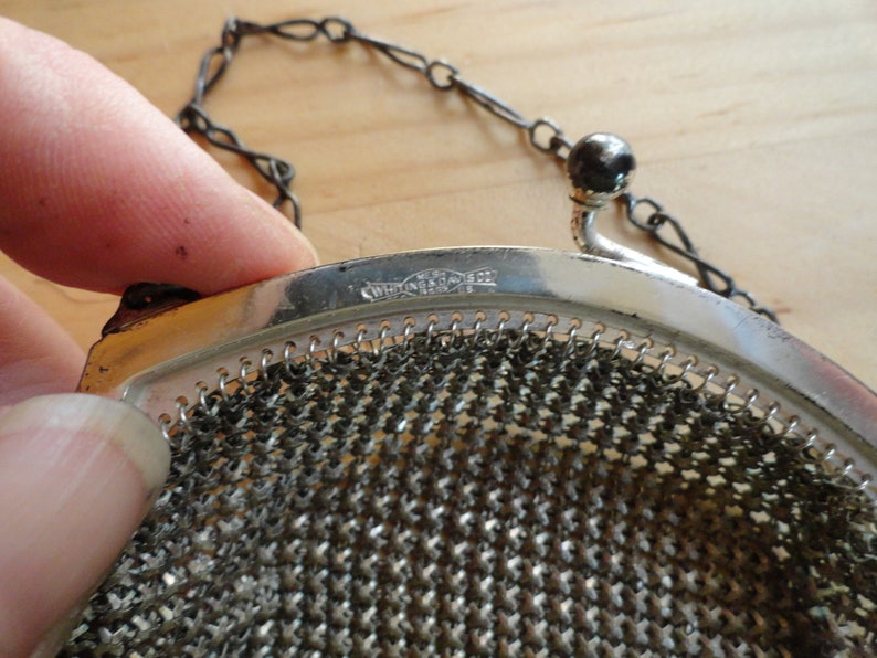 Vintage 1920s to 1930s Turquoise BlueRedSilver Tone Whiting and Davis Colored Mesh Small Wrist Purse Metal Women/'s Accessory Kiss Lock