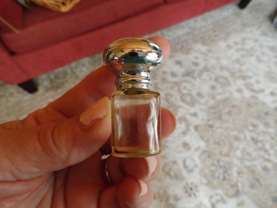 8,000+ Perfume Bottle Pictures