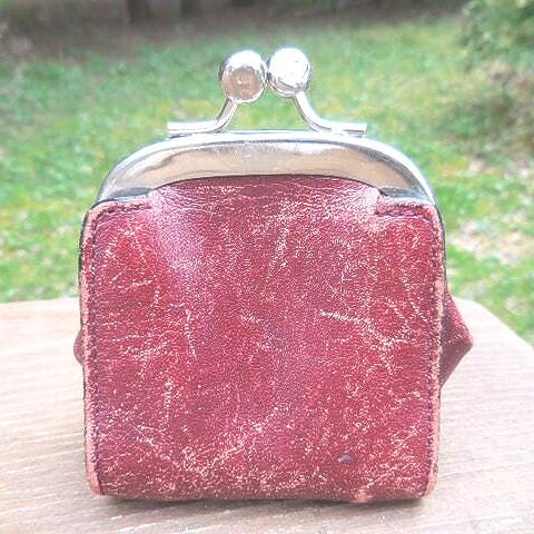 【ヴィンテージ】AIGNER アイグナー　高級ダレスバッグ バーガンディ鍵付本革 Vintage Etienne Aigner Maroon Change Purse With Kiss Lock, Small