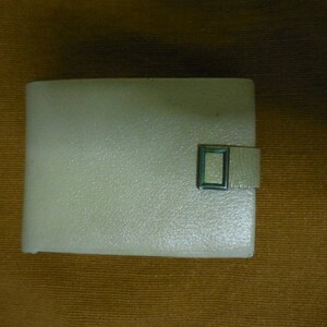 Cartera vintage de piel de cerdo auténtica en tono dorado para mujer, color beige y blanco roto, sin soporte para fotografías, de los años 50