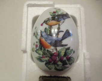 Vintage Avon Bluebirds Porcelain Egg Four Seasons Summer Bird Series Summer Decor NIB with Stand 1980s Home Decor Collectible