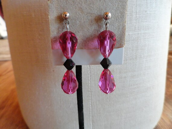 Vintage Women's Hot Pink & Black Glass Bead Earri… - image 2