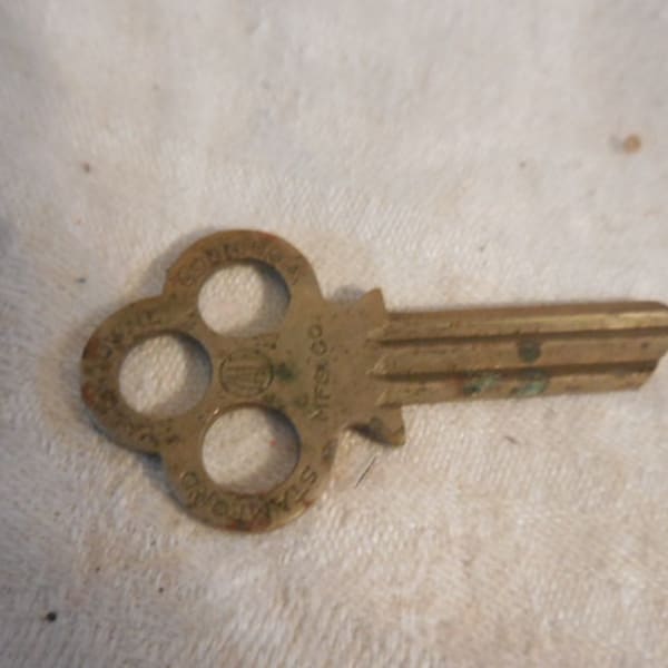 Vintage Yale Mfg. Co. Silver Tone Key Stamford Ct. YALE & TOWNE Flat Jewelry Making Supplies Retro Metal Stamped 1940s to 1960s