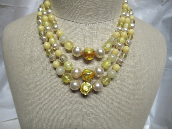 1950s Three-Strand Beige and Yellow Pearlised and Plastic Necklace