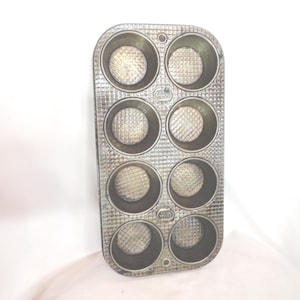 Vintage Ovenex 8 Cavity Muffin Pan, Eko Cupcake Tin with Waffle Pattern, Hangable Farmhouse Decor