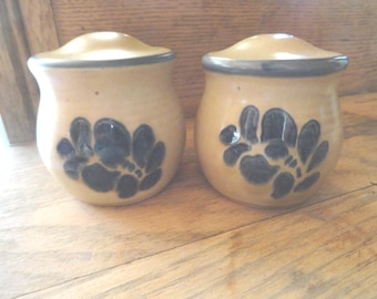 Vintage Pfaltzgraff Folk Art Salt & Pepper Shakers, Beige, Pottery, Short, Chubby