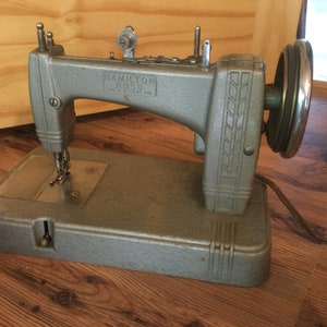 Vintage Hamilton Ross Model 100 Working Sewing Machine Miniature No Foot Pedal 1940s 1950s Metal Green/Gray Enamel Paint image 5