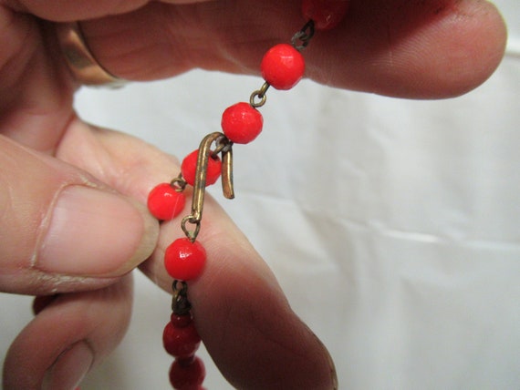 Vintage Women's Bright Red Glass Necklace Short G… - image 5