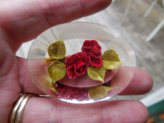 Vintage Women's Reversed Carved Pin Lucite Red Ro… - image 1