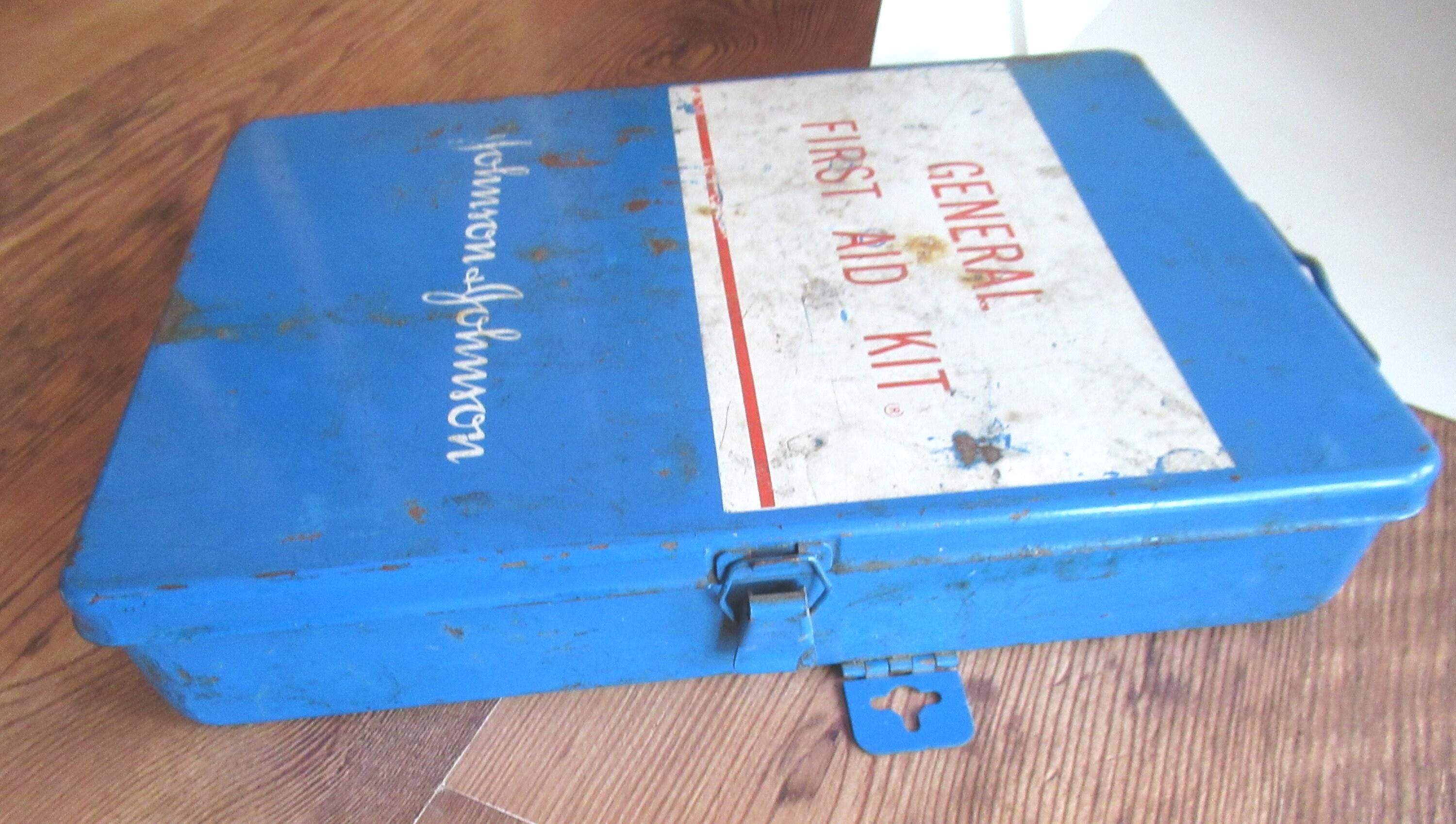 US Vintage ジョンソン&ジョンソン　ファーストエイドキット Vintage Johnson and Johnson First Aid Kit Metal Box 8161. no