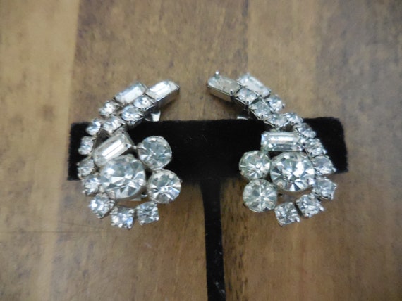 Vintage Women's Pronged Rhinestone Earrings Clip … - image 3