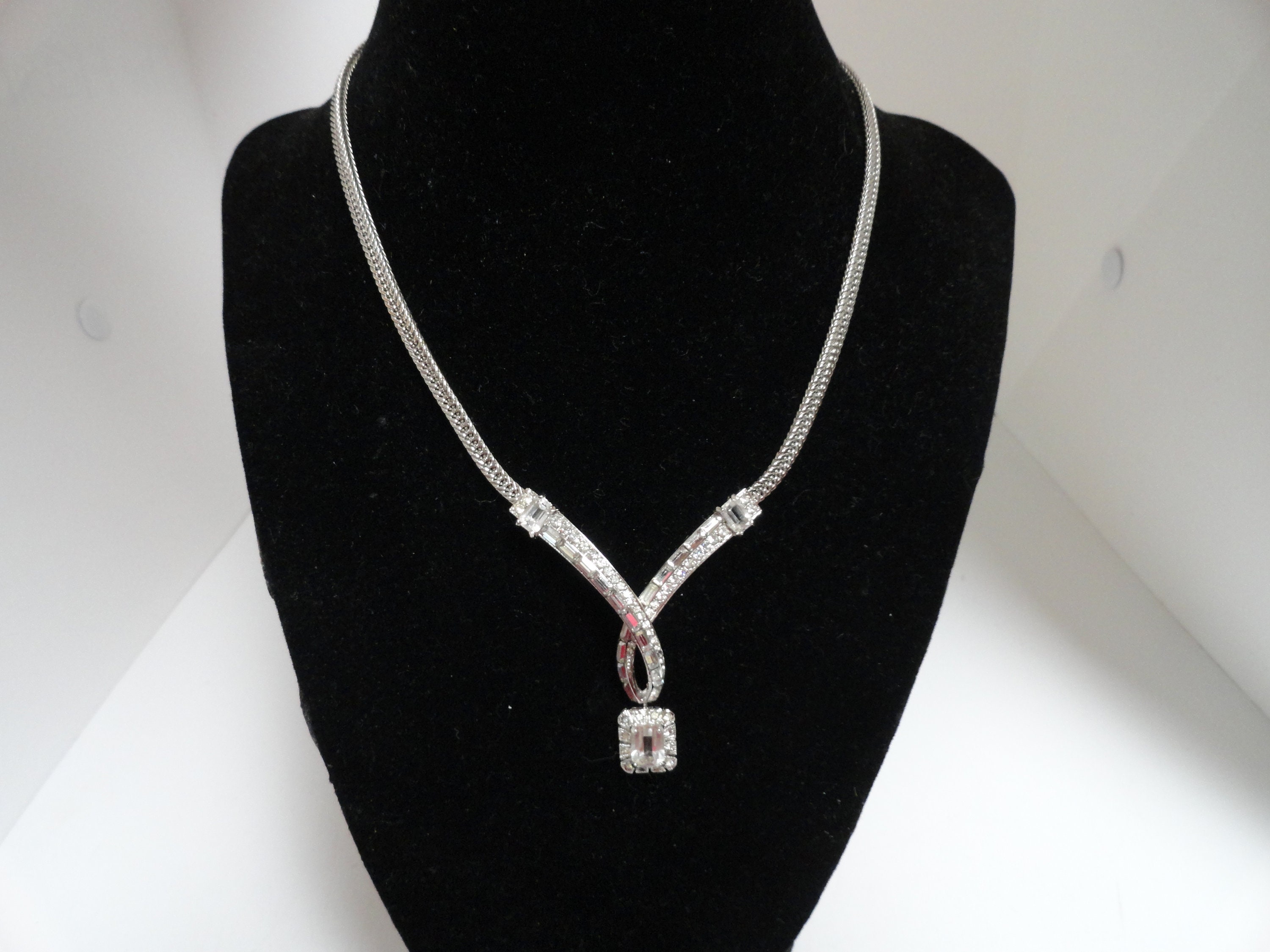 1980s V Necklace - Etsy