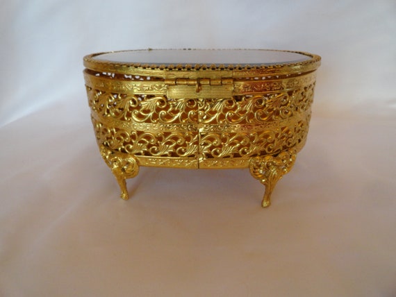 Vintage Oval Gold Tone Filigree Metal Jewelry Box… - image 5