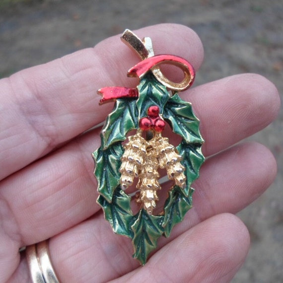 Vintage Women's Gerry’s Christmas Pin Gold Tone B… - image 3