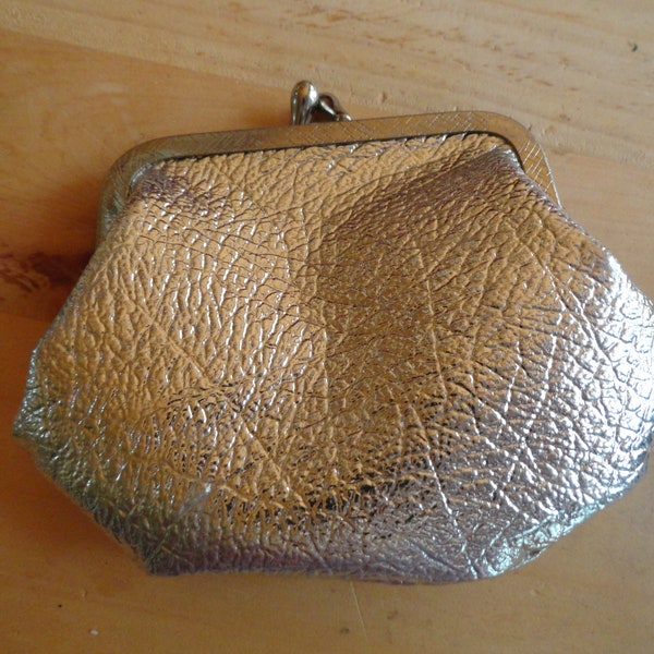 Vintage Girl's Metallic Silver Small Change Purse 1960s 1970s Kiss Lock Closure Vinyl Ladies Accessories Retro