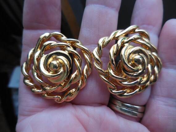 Vintage Women’s Square Twisted Earrings Large Swi… - image 2