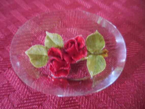 Vintage Women's Reversed Carved Pin Lucite Red Ro… - image 4