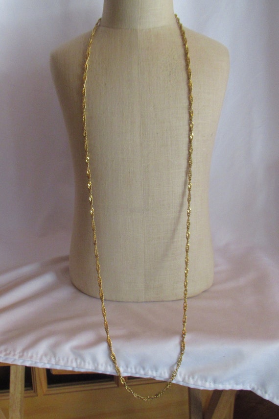 Vintage Women's Long Twisted Gold Tone Chain Neckl
