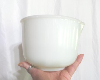 Fire King Ware Sunbeam White Milk Glass Mixing Bowl Pour Spout 6.5