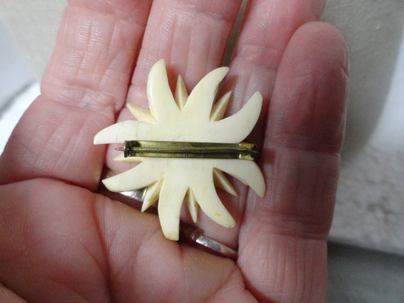 Vintage Women's Small Celluloid Eidelweiss Flower… - image 6