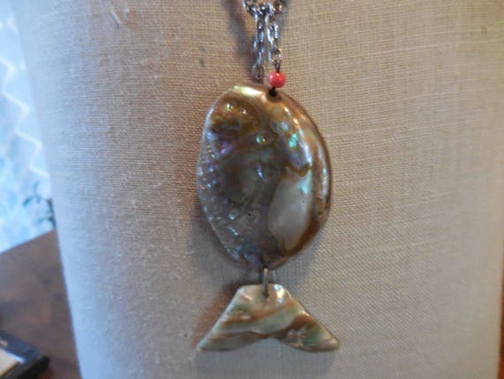Vintage Women's Large Abalone Shell Fish Necklace… - image 4
