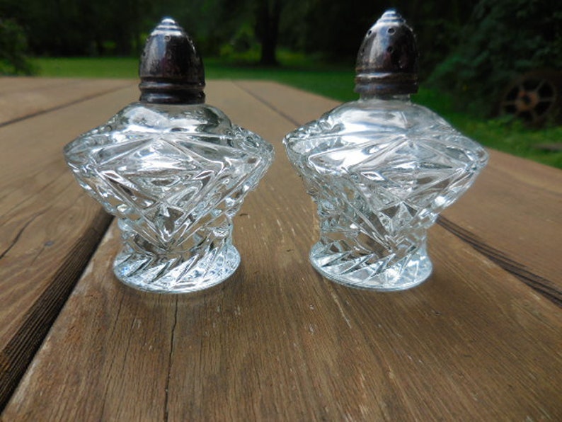 Chunky Glass Salt & Pepper Pots with Screw on Lids Chunky Glass Salt & Pepper Pots with Screw on Lids