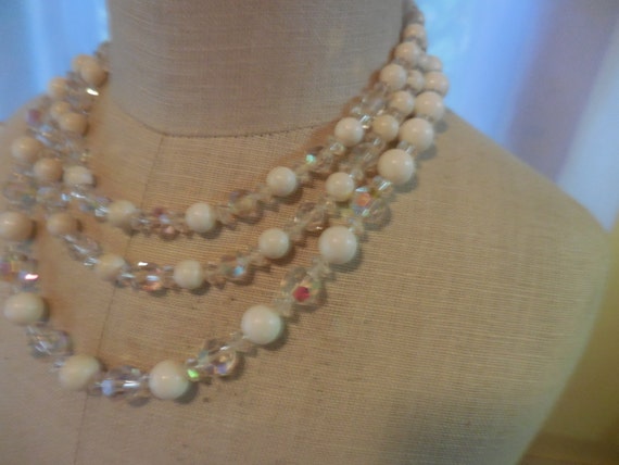 Vintage Women's 3 Strand White Necklace Iridescen… - image 3