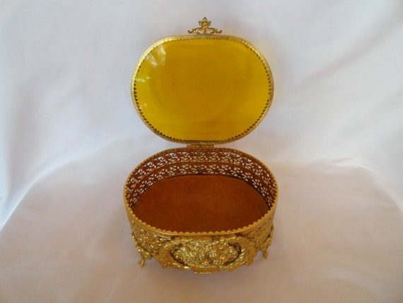 Vintage Oval Gold Tone Filigree Metal Jewelry Box… - image 4