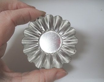 Vintage Tart Mold Metal Tin Choice, Small, 1970s-90s