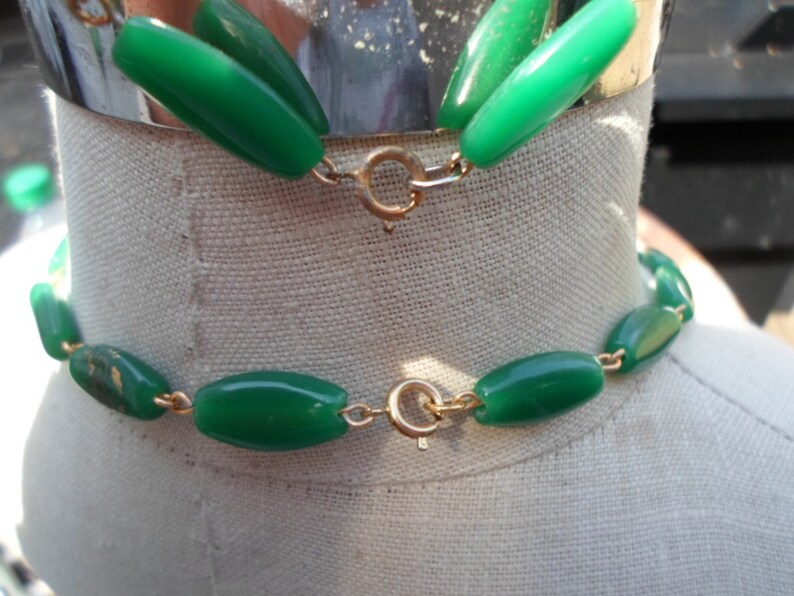 Vintage 1960s to 1970s Green Glass Gold Tone Necklace and Bracelet Set Floral Motif