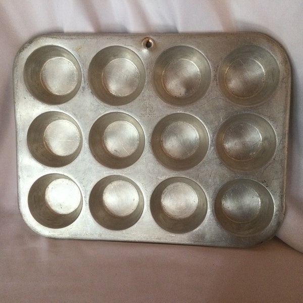 Vintage Wear-Ever No. 2756 Aluminum 12 Hole Muffin Tin Metal Silver Tone 1940s to 1960s Rectangle Baking Pan Kitchen Farmhouse Country Home