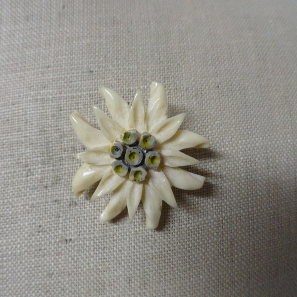 Vintage Women's Small Celluloid Eidelweiss Flower Pin Off White Teeny Brooch 1930s 1940s Early Plastic Art Deco Era Retro German/Swiss