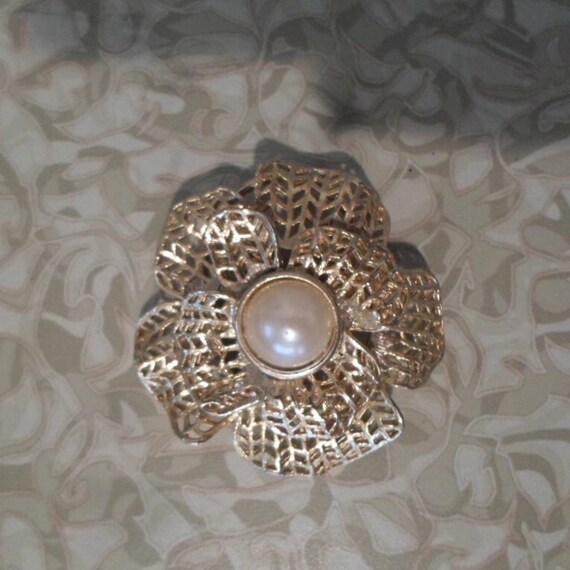 Vintage Women's Filigree & Faux Pearl Scarf Clip … - image 2