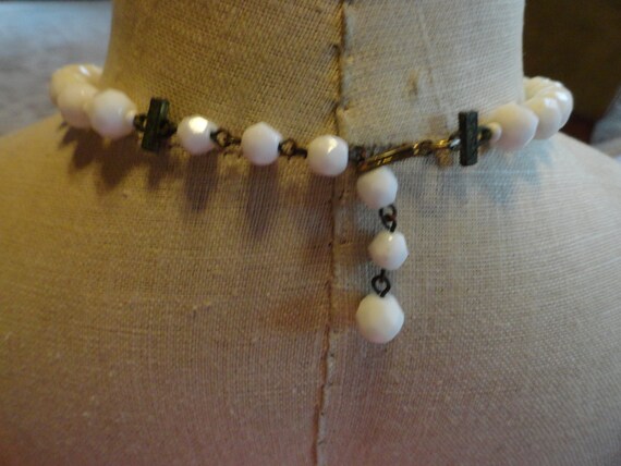 Vintage Women's White Faceted Glass Beaded Neckla… - image 7