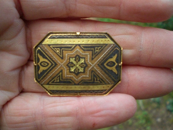 Vintage Women's Damascene Oblong Pin Gold Tone Bl… - image 2