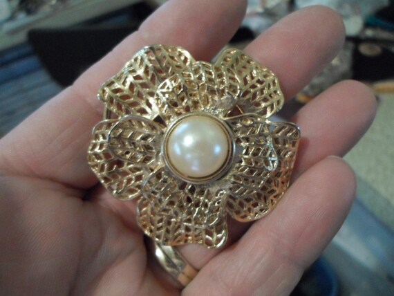 Vintage Women's Filigree & Faux Pearl Scarf Clip … - image 3