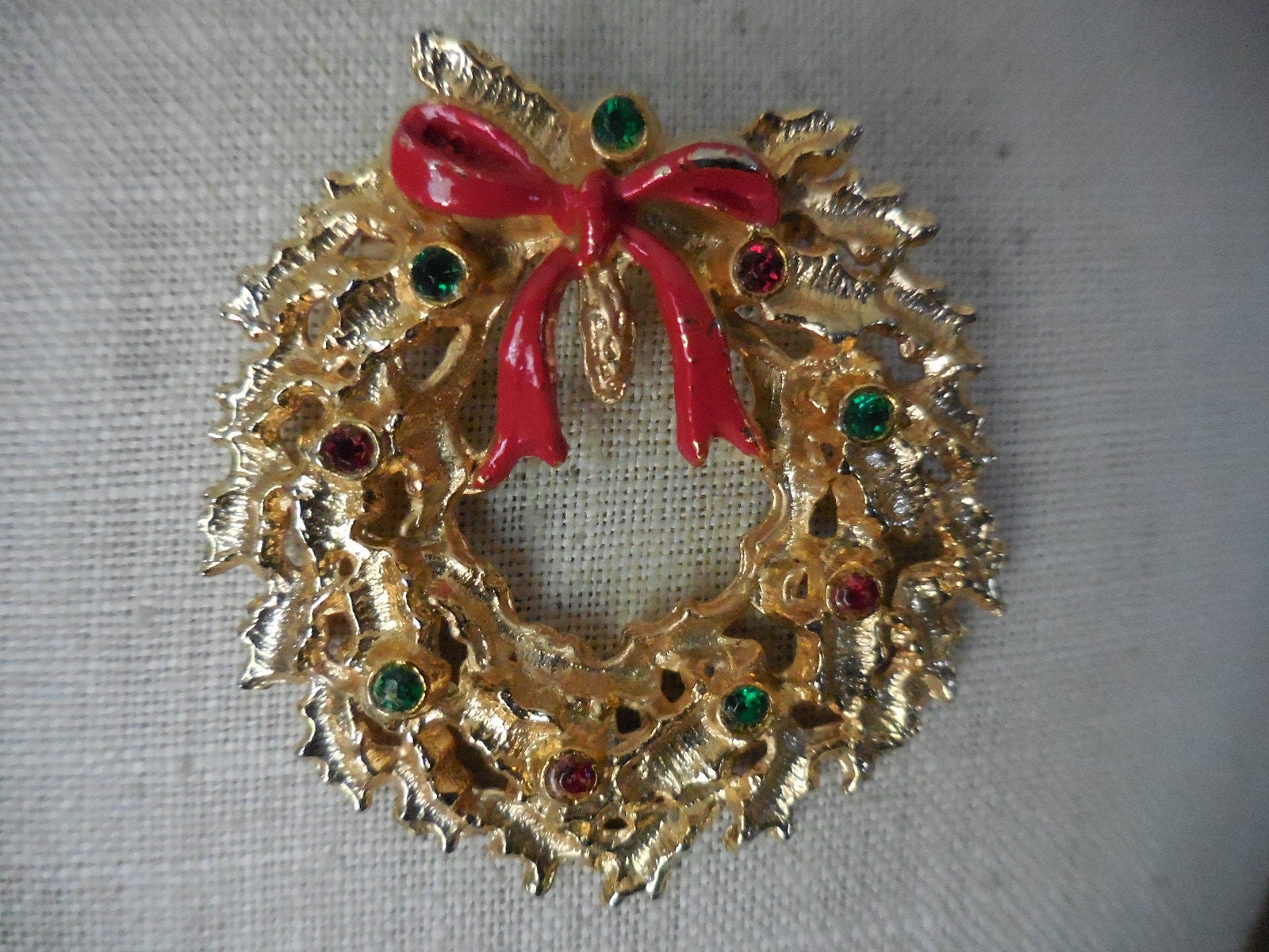 Vintage Christmas Wreath Pin Red & Green Rhinestones