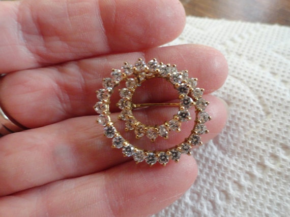 Vintage Women's Double Circle Gold Tone Pin 1960s… - image 6