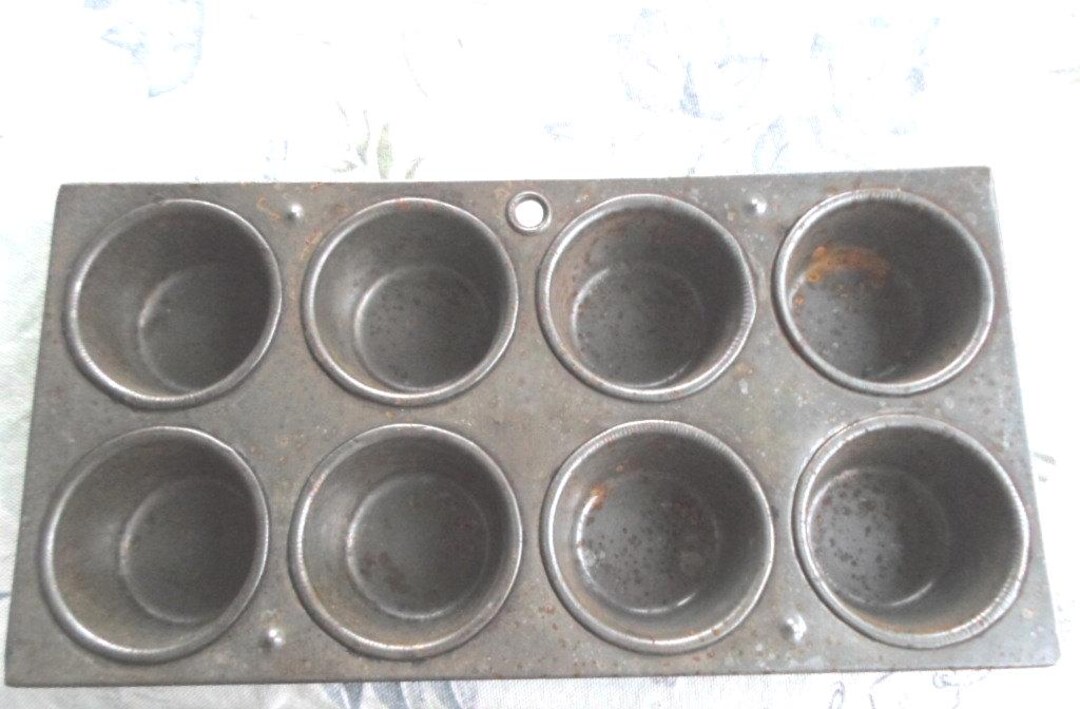 Vintage Muffin Tin With 8 Cavities, 1940s-50s, Hangable Kitchen Decor ...