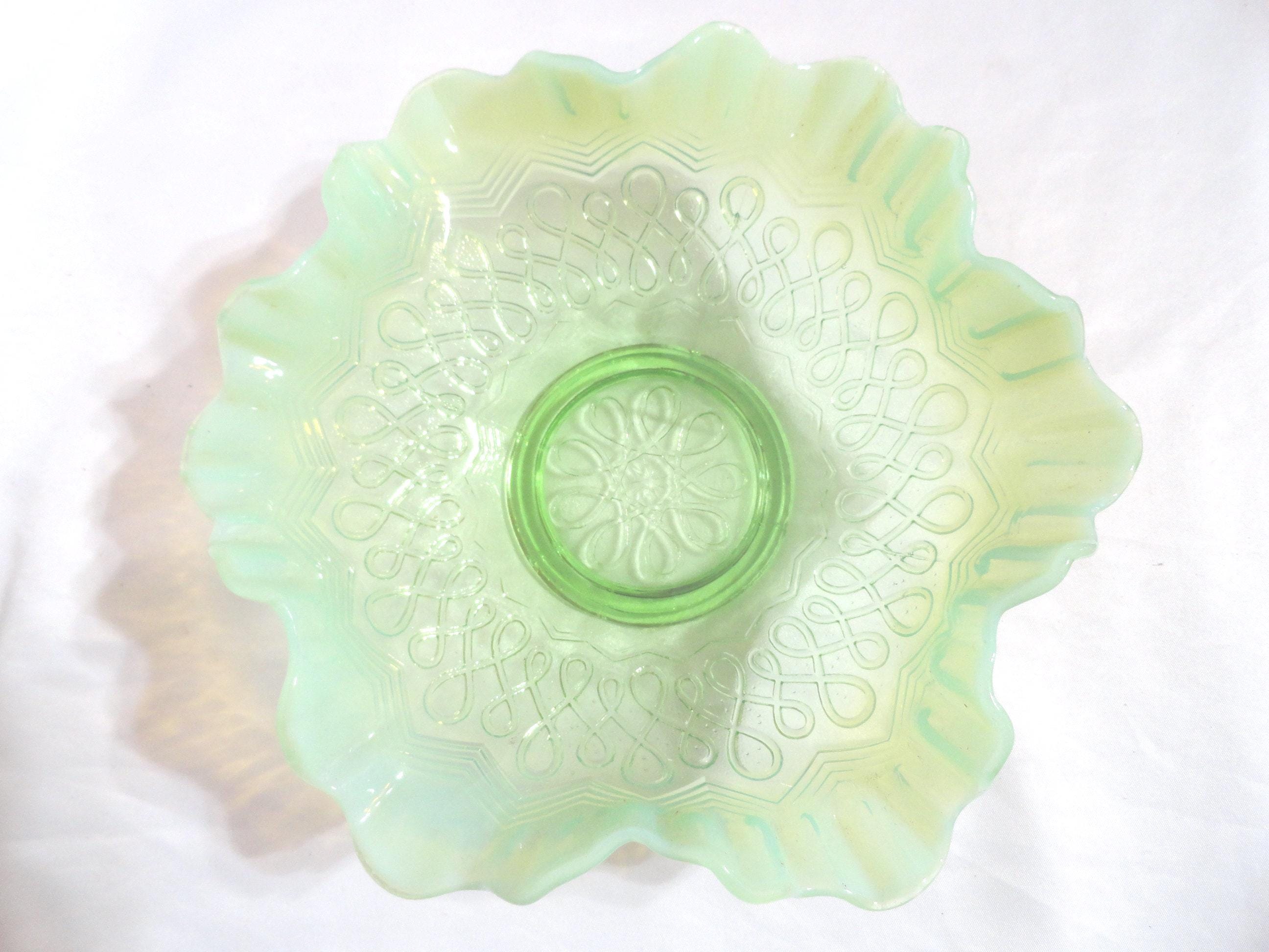 Plato antiguo de vidrio Jefferson, plato verde opalescente, muchos bucles, tazón para dulces de la década de 1900, bordes ondulados o con volantes